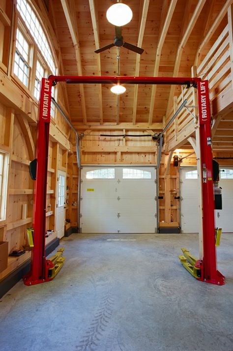 Photo Feature: 22' x 32' Carriage Barn with 10' Lean-To, Haddam, CT: The Barn Yard & Great Country Garages Pole Barn Shop, Garage Plans With Loft, Pole Barn Garage, Garage Boden, Outdoor Garage, Garage Workbench, Garage Furniture, Garage Addition, Garage Loft