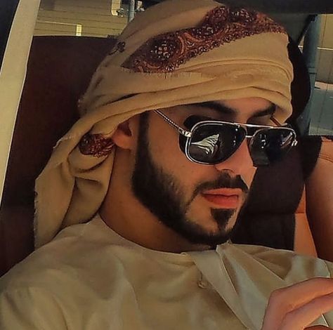 Saudi Men, Arab Men Fashion, Muslim Photos, Modern Disney Characters, Best Snapchat, Couple Pics For Dp, Cute Couples Cuddling, Money Pictures, Muslim Men