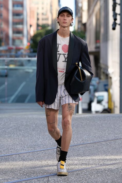 New York Fashion Week Spring/Summer 2025 | AnOther Melbourne Fits, Nyfw 2024, Men Fashion Week, New York Fashion Week Street Style, Spring 2025, Style Shorts, Men Street, Fashion Week Street Style, Mens Fashion Summer