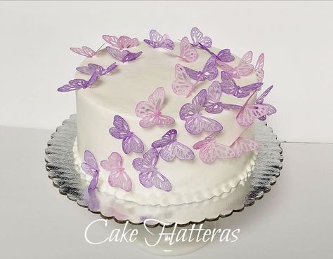 Butterfly Wedding Cake by Donna Tokazowski- Cake Hatteras Hatteras N.C.  - http://cakesdecor.com/cakes/310586-butterfly-wedding-cake Iced Wedding Cake, Party Salad, Edible Butterflies, Butterfly Wedding Cake, Edible Butterfly, Butterfly Birthday Cakes, Petal Dust, Rabbit Cake, Butterfly Cake