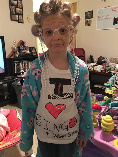 100th Day of School, Dress 100 years old Kids Old Lady Costume, Old People Costume, Old Lady Makeup, 100 Días De Clases, 100th Day Of School Crafts, 100 Day Of School Project, Old Lady Costume, School Costume, Teacher Dresses