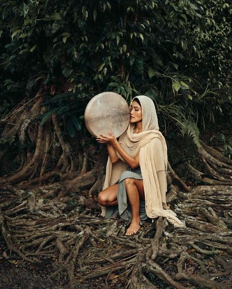 Nature, Curandera Aesthetic, Shamanic Photoshoot, Greek Goddess Photoshoot Ideas, Medicine Woman Aesthetic, Witch Ceremony, Pachamama Goddess, Nomadic Aesthetic, Healer Outfit