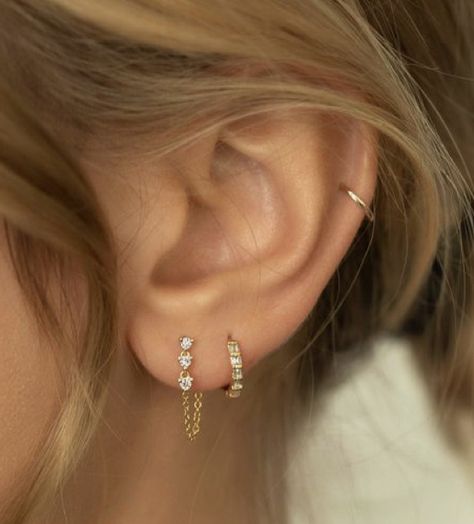 Double And Helix Piercing, Doubles And Helix Piercing, Earing Placement Idea, Ear Piercing Ideas 3 Holes, Aesthetic Helix Piercing, Cartlidge Piercing Placement, Ear Piercing Inspo Simple, Helix Double Piercing, Double Mid Helix Piercing