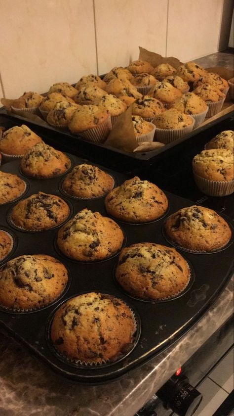 Fall Muffins Aesthetic, Aesthetic Food Baking, Muffin Recipes Aesthetic, Chocolate Chip Muffins Aesthetic, Baking Aesthetic Muffins, Autumn Bakery Ideas, Chocolate Muffin Aesthetic, Fall Baked Goods Aesthetic, Pumpkin Muffins Aesthetic