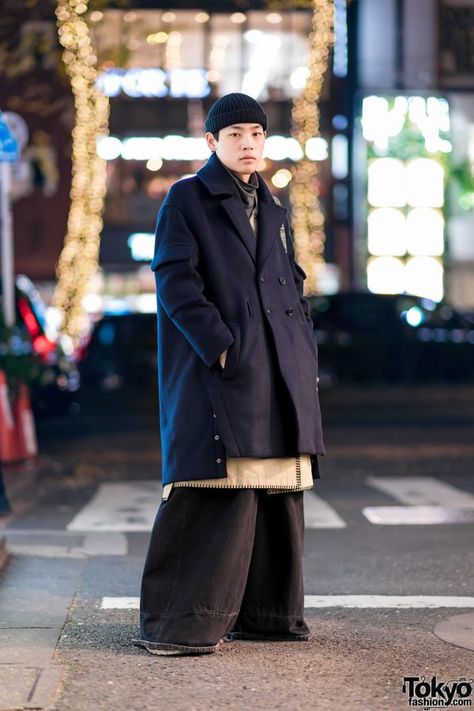 Mens Japanese Street Style w/ Balenciaga Super Wide Leg Jeans, FAD Three, Raf Simons Bag & Nike Japanese Fashion Winter, Japan Winter Fashion, Japanese Street Fashion Men, Japanese Fashion Women, Military Outfit, Tokyo Fashion, Mens Fashion Classy, Street Style Trends, Street Style Winter