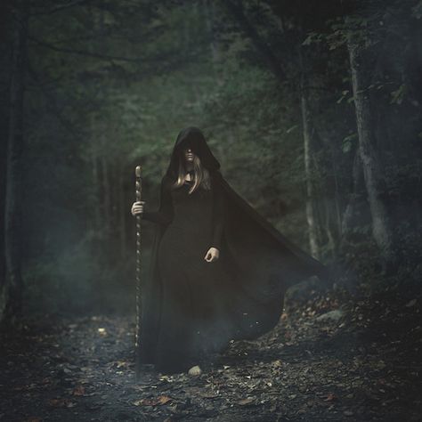 Fantasy Photography, Halloween Photoshoot, Witch Art, Witch Aesthetic, Foto Art, Witchy Woman, Fantasy Aesthetic, Witchy Vibes, Dark Photography