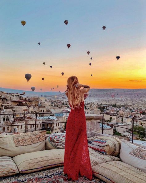 A WEEK IN TURKEY - OUTFITS - LE HAPPY : LE HAPPY Turkey Fashion, Turkey Vacation, Istanbul Fashion, Istanbul Photography, Turkey Destinations, Cappadocia Turkey, Istanbul Travel, Honeymoon Outfits, Trip Outfits