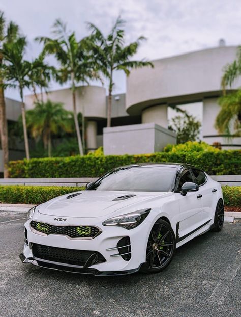 White Kia Stinger, Kia Stinger Aesthetic, Kia Stinger Gt Custom, Kia Stinger Gt, White Cars, Cool Photography, Jeep Photos, Photography Iphone, Acura Cars