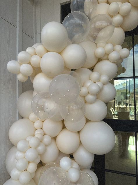 Bridal Balloons, Pearl Bridal Shower, Pearl Balloons, Bridal Shower Decoration, Bridal Shower Inspo, Bridal Shower Balloons, Fest Temaer, Balloon Garland Diy, Shower Balloons