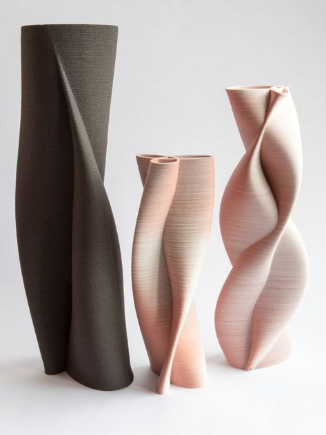 Printed pots – ceramics made using a 3D printer 3d Printed Furniture, Savon Diy, Drukarka 3d, 3d Printing Art, 3d Printer Designs, 3d Printed Objects, 3d Printing Projects, Diy Ceramic, Keramik Vase