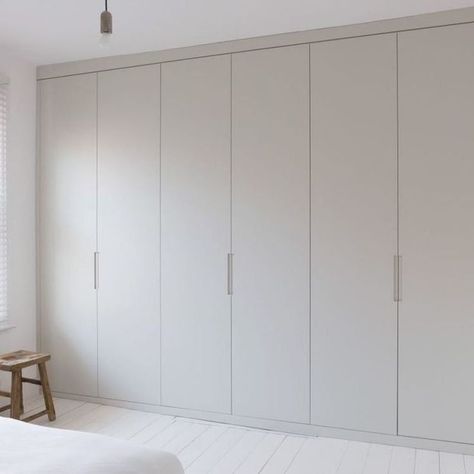 White Closets, Bedroom Lighting Diy, Bedroom Wardrobe Ideas, Bedroom Built In Wardrobe, Closet Built Ins, Bedroom Cupboards, Wardrobe Door Designs, Built In Cupboards, Diy Wardrobe