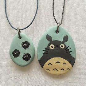 Clay Art Necklace, Cute Clay Pendants, Diy Clay Necklace, Clay Pendants Diy, Dough Ring, Ceramic Keychain, Earring Painting, Painted Pendants, Polymer Clay Pendants