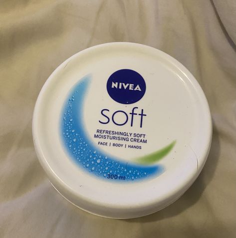 Moisturizer Aesthetic, Nivea Cream, Nivea Soft, Pretty Body, Skin Care Business, Cream Aesthetic, Hygiene Products, Body Makeup, Hair Maintenance