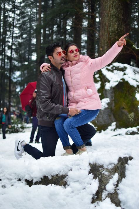 If you looking a best photo shoot in Kullu Manali so contact us 7807711010 Kullu Manali Photography, Manali Photoshoot, Kashmir Poses, Snow Poses, Delhi Trip, Traveling Pics, Manali Trip, Couple Photography Winter, Kashmir Tour