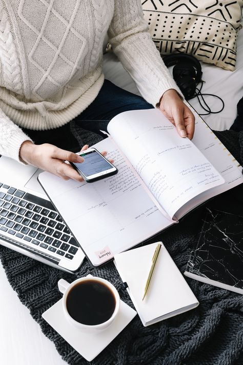 Manicured Nails, Business Photoshoot, Personal Branding Photoshoot, Laptop Lifestyle, Nail Colours, Foto Tips, Neutral Colours, Studying Inspo, Oddly Satisfying