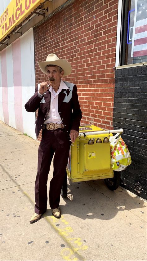 Paletero Man, Mens Western Suits, Lebanese Men, Cowboy Suit, Western Suit, Western Outfits Men, Western Suits, Wedding Jacket, Mexican American