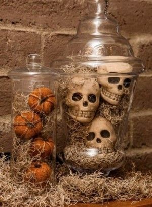 Creepy Halloween Decorations Diy, Halloween Pauroso, Porta Halloween, Creepy Diy, Diy Halloween Dekoration, Dekorasi Halloween, Halloween Decor Diy, Casa Halloween, Adornos Halloween