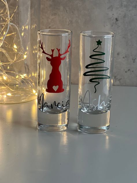 Gin Gift Ideas, Christmas Shot Glasses, Christmas Shots, Beautiful Glasses, Party Shots, Gin Gifts, Festive Drinks, Christmas Stocking Fillers, Secret Santa Gift