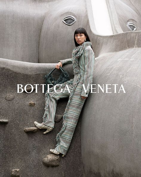 Bottega Veneta Campaign, Campaign Photography, Youth Club, Campaign Fashion, Movie Fashion, Design Visual, Fashion Videos, Spring Summer 2024, Big Bags