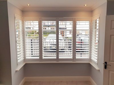 Bay Window Ideas Outside View, Shutter Blinds Bay Window, Square Bay Windows, Adding A Bay Window, Shutters Interior Window Living Room, Shutter Blinds For Windows, Blinds For Bay Windows, Shutters Interior Window, Bay Window Dressing