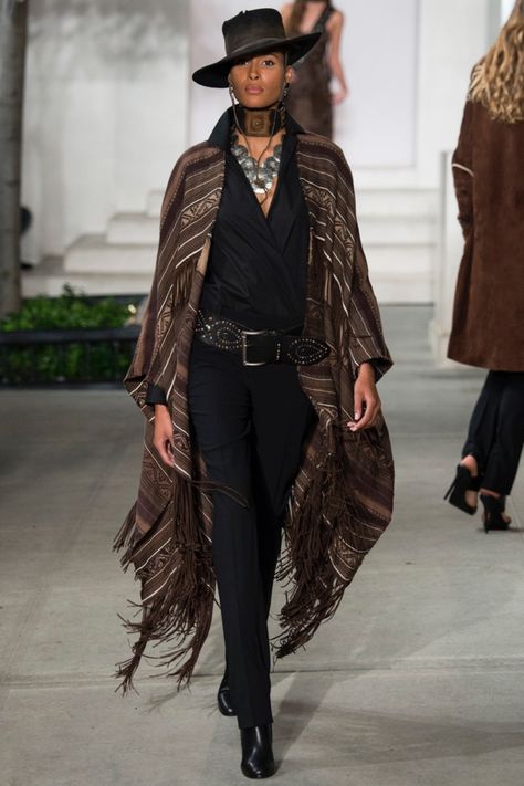 Ralph Lauren Goes West for Fall Show Fashion Show 2016, Ralph Lauren Womens Clothing, Ralph Lauren Fall, Mode Hippie, Looks Country, Stil Boho, Mode Boho, Ralph Lauren Style, Looks Street Style