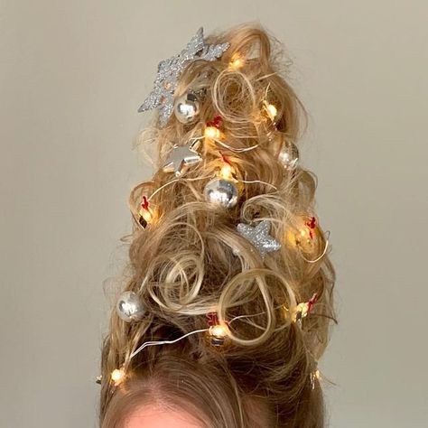 Christmas Lights In Hair, Vintage Christmas Hair, Elf Hairstyles Christmas, Christmas Dance Hairstyles, Winter Wonderland Hairstyles, 1960 Christmas, Christmas Hair Ideas, Hair Competition, College Christmas