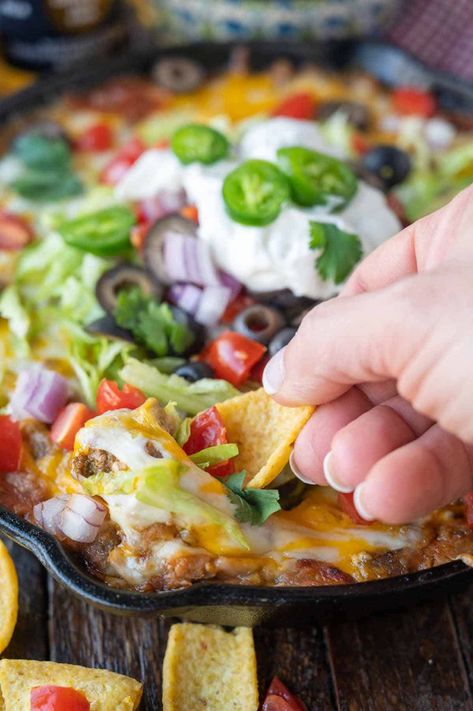 Taco Dip Recipe, Taco Dip, Appetizers Easy Finger Food, Best Appetizer Recipes, Dip Recipes Easy, Dips And Spreads, Dips Appetizers, Appetizers And Dips, Taco Salad