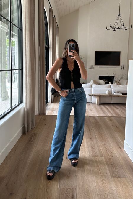 Wedged Sandals Outfits, Black Shirt Denim Jeans Outfit, Bootcut Jeans And Sandals Outfit, Baggy Jeans Outfit With Sandals, Black Top And Denim Jeans Outfit, Black Vest Shirt Outfit, Black Tank Jeans Outfit, Baggy Jeans And Sandals Outfit, Jean And Sandal Outfits