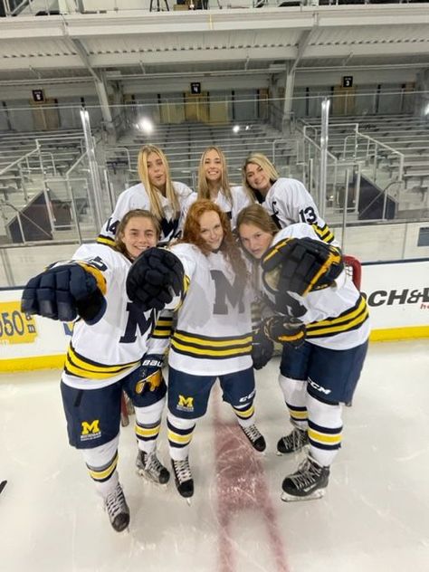 Ice Hockey Girls, Michigan Hockey, Hockey Outfits, Hockey Goals, Hockey Sweater, Michigan Go Blue, Ice Sports, Michigan Girl, Hockey Pictures