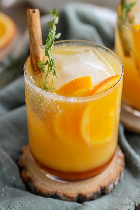 Pear Mocktail, Thyme Mocktail, Drink Syrups, Banana Drinks, Festive Drinks, Orange Spice, Mocktail Recipe, Cinnamon Spice, Smoothie Drinks