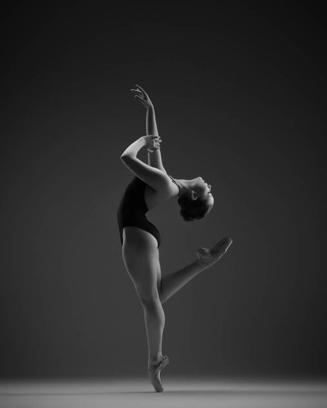 Dance Photography by Ashkan Image Lyrical Photography Poses, Dance Poses Lyrical, Dance Photos Aesthetic, Dance Photoshoot Outfit Ideas, Photoshoot Dance Poses, Pointe Dance Poses, Ballet Studio Photography, Artistic Dance Poses, Ballet Poses For Pictures