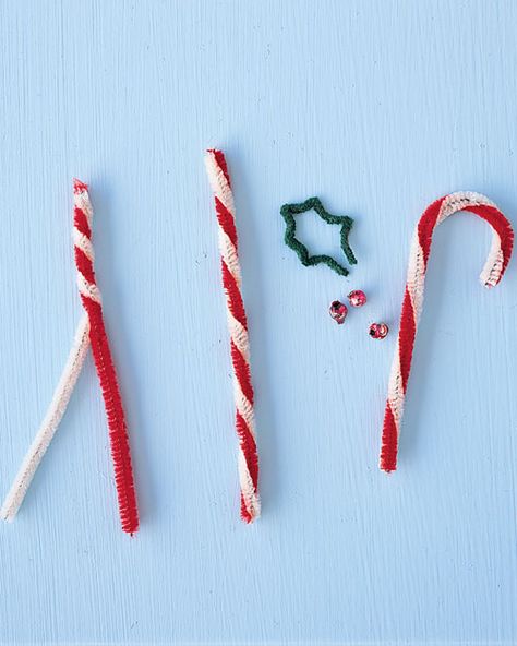 Candy Cane Crafts, Christmas Crafts For Kids To Make, Kids Christmas Ornaments, Candy Cane Ornament, Pipe Cleaner Crafts, Christmas Classroom, Easy Christmas Crafts, Christmas Ornament Crafts, Christmas Crafts Decorations