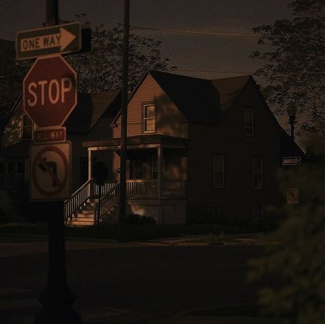 Small Town Slasher Aesthetic, Run Down House Aesthetic, Dark Suburban Aesthetic, Dark Small Town Aesthetic, 90s Small Town Aesthetic, Whimsigoth Nostalgia, Small Town Aesthetic Dark, Early 90s Aesthetic, Dark Nostalgia