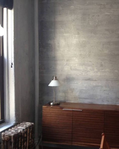 DIY Home Decor: How To Paint a Faux Concrete Wall Finish | Apartment Therapy Concrete Color Paint, Interior Wall Finishes Texture, Fake Concrete Wall, Faux Cement Wall, Concrete Wall Ideas, Concrete Wall Finish, Canvas Prep, Textured Wall Paint, Concrete Wall Paint