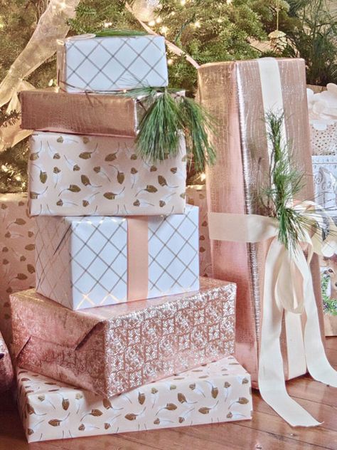 Rose Gold Holiday – Gift Wrap Ideas & Inspiration | Pretty Present Holiday Gift Wrap Ideas, Christmas Pastel, Gift Wrap Ideas, Xmas Gift Wrap, Rose Gold Christmas, Pink Xmas, Gold Holiday, Pink Christmas Decorations, Wrap Ideas