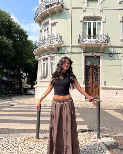 Daniela Marques Travassos (@daniielatravassos) • Instagram photos and videos Boho Skirt Outfit, Boho Summer Outfit, Big Belt, Southern Outfits, Boho Summer Outfits, Long Skirt Outfits, Prom Dresses Yellow, Maxi Skirt Outfits, Maxi Skirt Boho