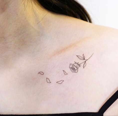 Chest Tattoo Placement Female, Collarbone Tattoo Rose, Collar Bone Tattoo Aesthetic, Rose Collarbone Tattoo, Collar Bone Tattoo Rose, Collar Bone Rose Tattoo, Collarbone Rose Tattoo, Rose Tattoo On Collar Bone, Rose Tattoo Collar Bone