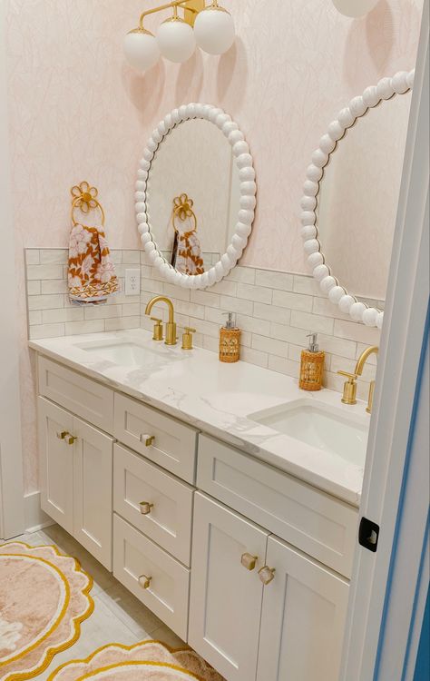 Girly Bathroom, Girl Bathrooms, Home Decor Ideas Living Room, Preppy Room Decor, Bath Girls, Preppy Room, Dream House Rooms, Bathroom Inspiration Decor, Girls Bathroom