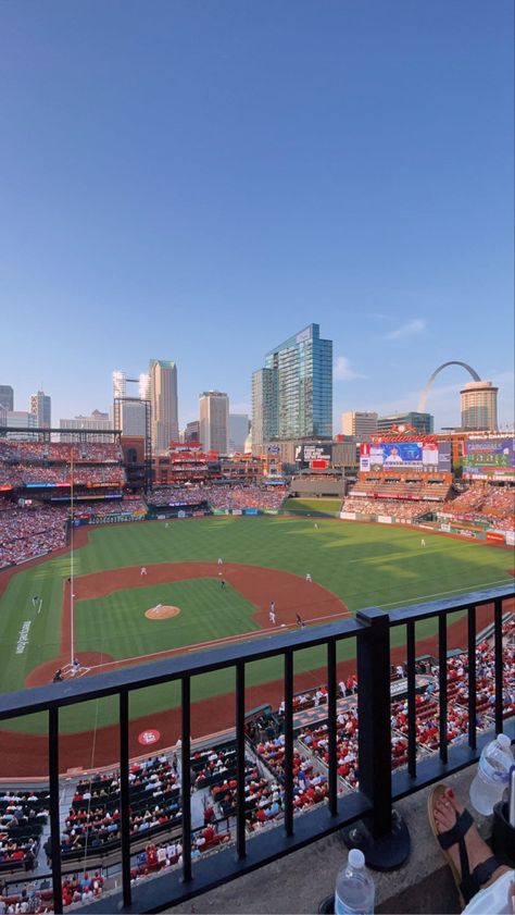 Baseball Aesthetic Pictures, Mlb Game Aesthetic, Sports Games Aesthetic, Aesthetic Baseball Wallpaper, College Baseball Aesthetic, Baseball Aesthetic Girl, Tanning Outside, Baseball Game Aesthetic, Baseball Field Background