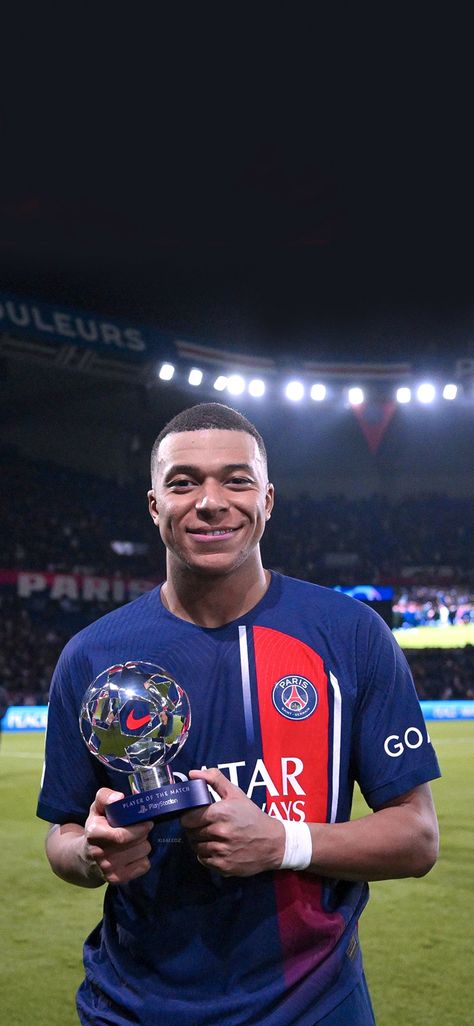 Mbappe Wallpapers Psg, Madrid, French Football Players, France National Team, Different Person, Paris Place, Real Madrid Players, Troll Face, Soccer Pictures