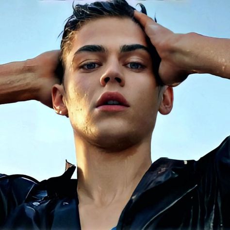 Hot Male Actors, Celebrity Crush Men, Hero Finnes, Hero Fiennes-tiffin And Josephine, Hero Ft, Fiennes Tiffin, Hot Hero, Out Of My League, Michael Hutchence