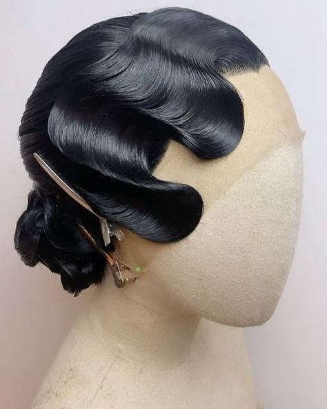 1920s Wig, 1920s Long Hair, 1920 Hair, 20s Hair, Gatsby Hair, Finger Curls, Finger Wave Hair, Long Hair Waves, Vintage Hairstyles Tutorial