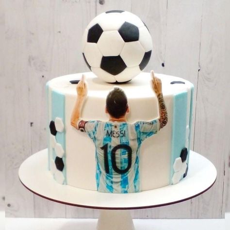 Football Cakes For Boys, Messi Argentine, Football Cake Design, Messi Birthday, Football Themed Cakes, Soccer Birthday Cakes, Cake Designs For Boy, Football Birthday Cake, Football Messi