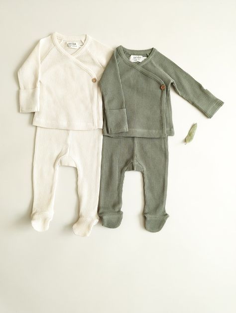 Organic Baby Clothing. Organic Baby Clothing Brand. Neutral Baby Clothing. Kimono baby clothing Baby Boy Neutral Outfits, New Born Outfits, Unisex Newborn Clothes, Newborn Kimono, New Born Clothes, Newborn Clothes Checklist, Organic Newborn Clothes, Newborn Baby Shopping, Classic Baby Clothes