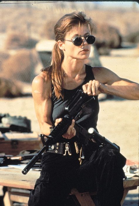 Linda Hamilton Terminator, Linda Hamilton, Terminator Movies, Terminator Genisys, Sarah Connor, Photo Grid, Uma Thurman, James Cameron, Actrices Hollywood