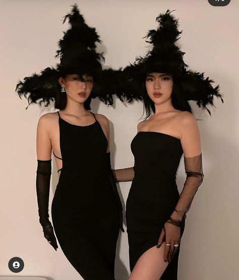 Witches Costumes For Women, Black Dress Halloween Costume, Hot Halloween, Hot Halloween Outfits, Pretty Halloween Costumes, Pretty Halloween, Witch Halloween Costume, Trendy Halloween Costumes, Halloween Costume Outfits