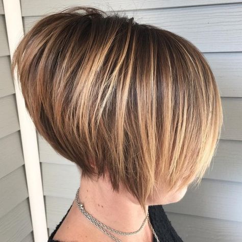 Short Stacked Bob with Short Layers in the Back Caramel Bob, Karen Haircut, Asymmetrical Bob Short, Short Stacked Bobs, Trendy Short Hairstyles, Short Pixie Bob, Super Short Haircuts, Κούρεμα Bob, Stacked Haircuts