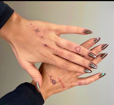 Thumb Tattoos, Finger Tats, Hand And Finger Tattoos, Pretty Hand Tattoos, Small Pretty Tattoos, Fine Line Tattoo, Hand Tattoos For Women, Small Hand Tattoos, Line Tattoo