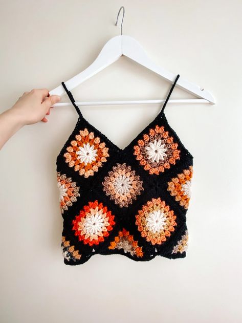 27 Free Crochet Top Patterns & Crochet Top Tutorial Carroway Crochet, Top Crop Tejido En Crochet, Granny Square Haken, Crochet Unique, Crochet Top Outfit, Crochet Crop Top Pattern, Flowers Crochet, Mode Crochet, Crochet Gratis