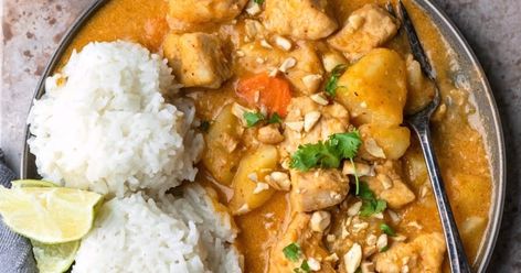 This recipe is AMAZINGLY close to the dish I love getting at Thai restaurants.  Using the bottled Trader Joe sauce makes this a super fas... Chicken Massaman, Chicken Massaman Curry, Thai Massaman Curry, Easy Thai Recipes, Indian Curries, Massaman Curry, Thai Recipe, One Pot Dinner, Curry Dishes